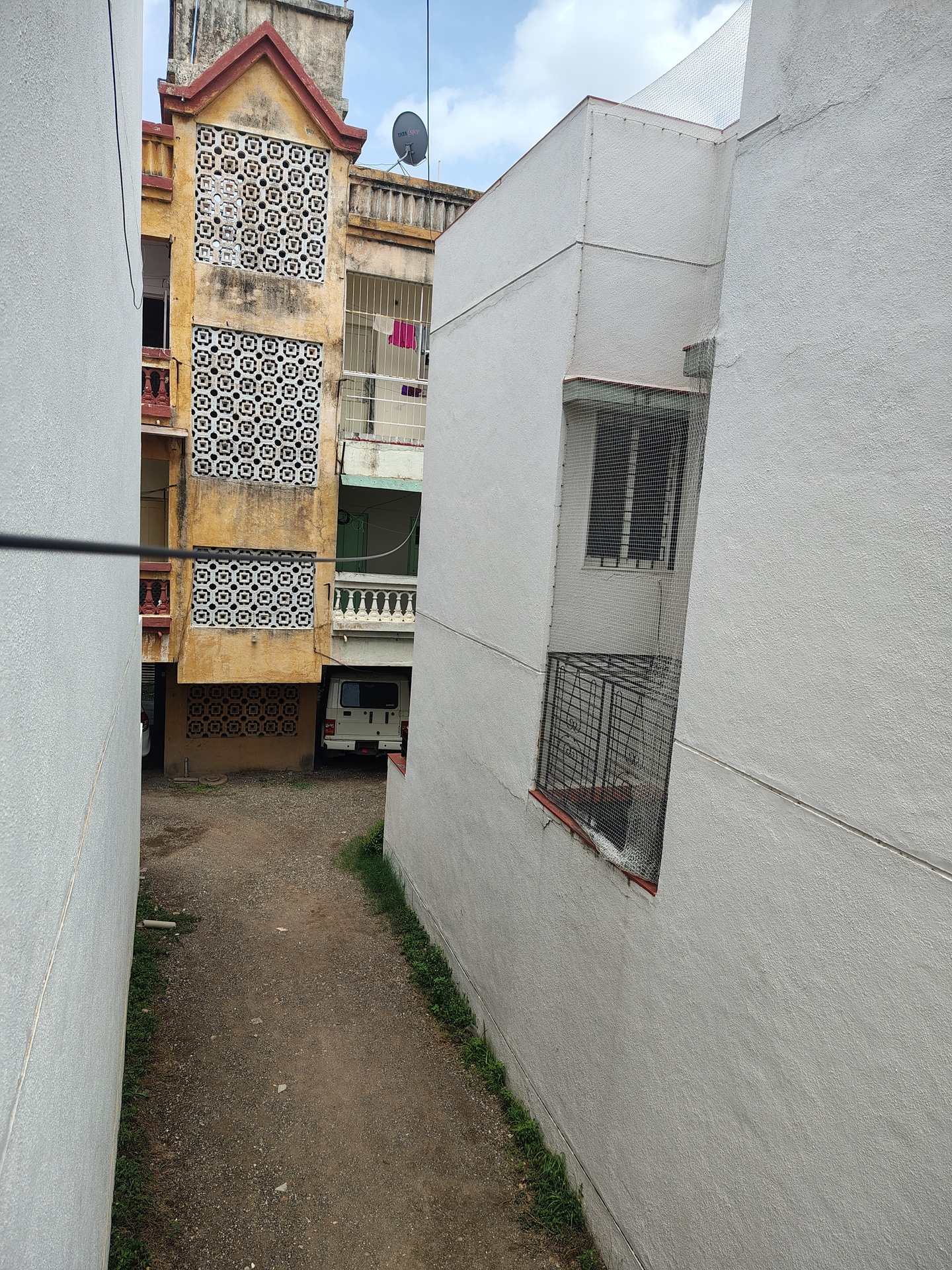 430 vaar plot with old construction 
